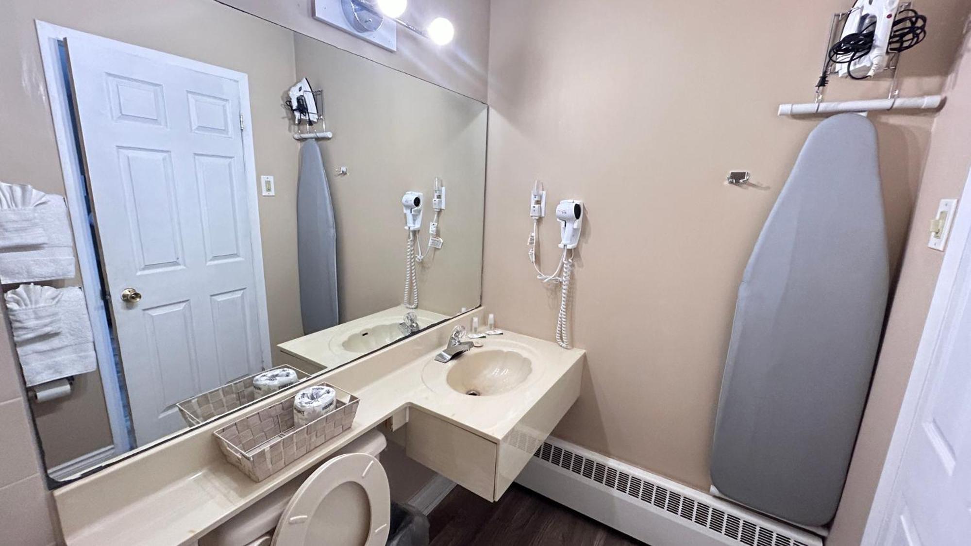 Rogers Motel Smiths Falls Exteriér fotografie