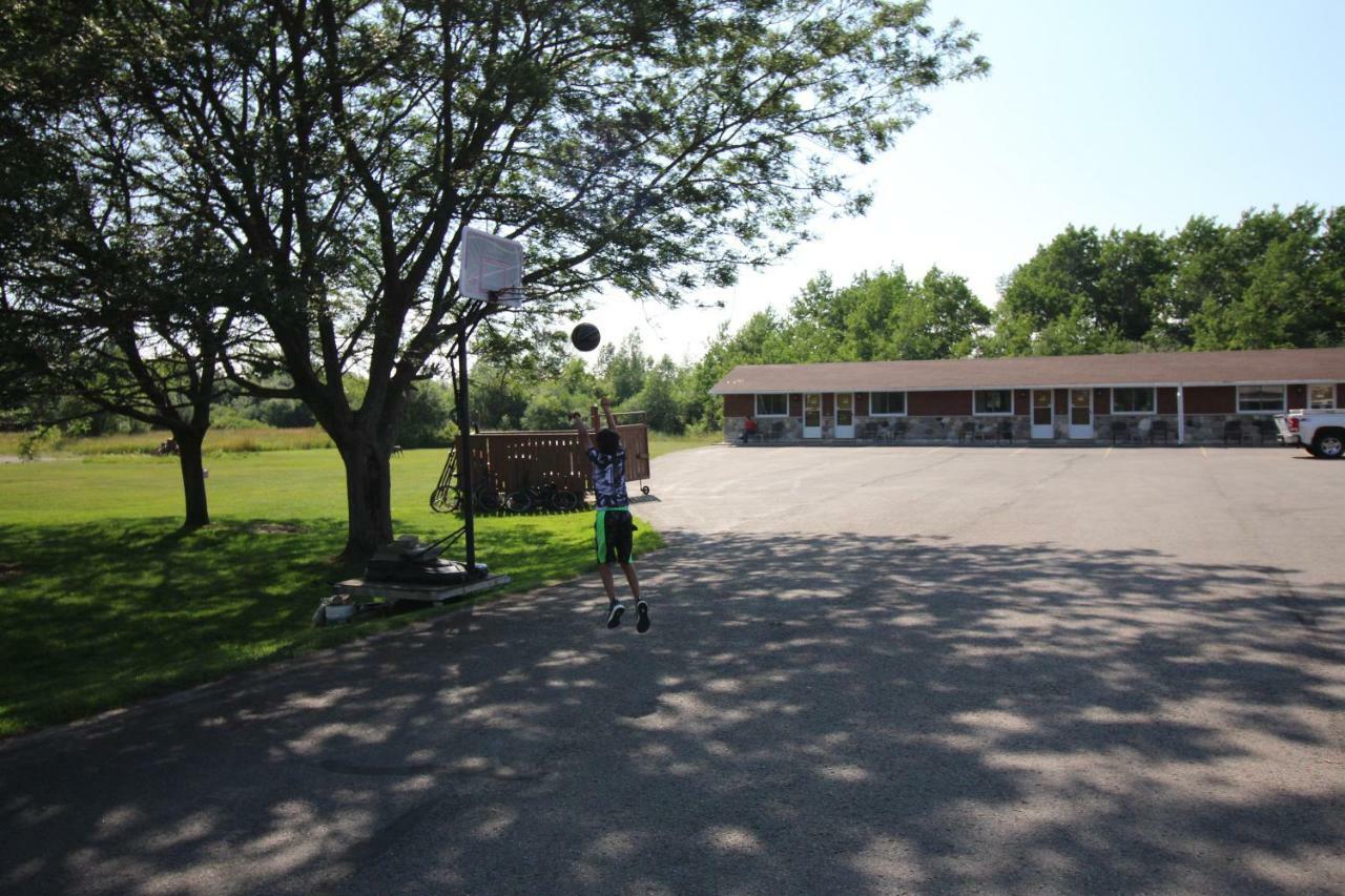 Rogers Motel Smiths Falls Exteriér fotografie